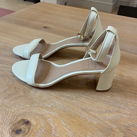Tory Burch Cecile Ivory Leather Sandals 6 - Picture 2 of 9